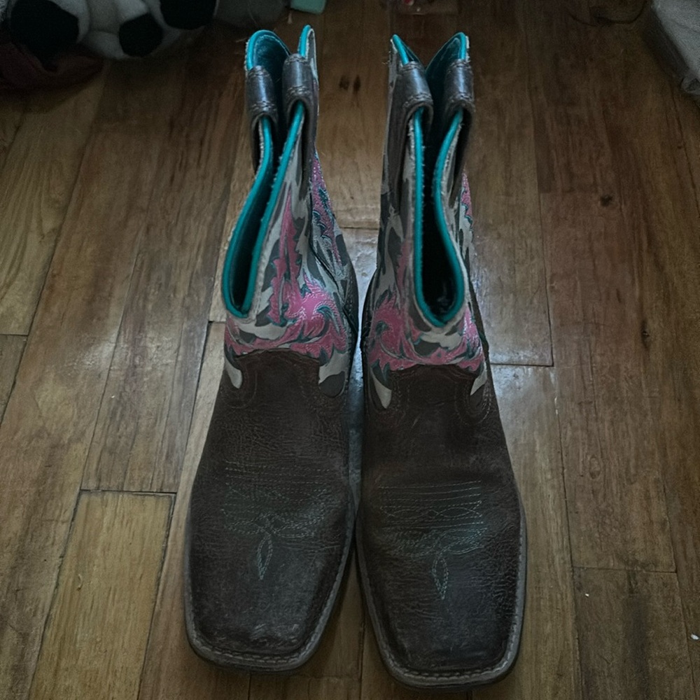 Fun adorable cow pattern Ariat boots